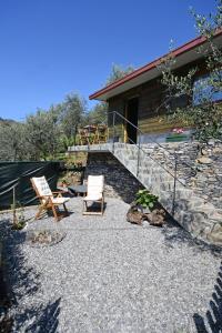 a patio with two chairs and a house at Camera di Molly in Leivi