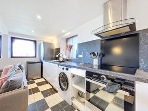 Gallery image of Basement/Entresol face à la mer 180° in Lion-sur-Mer