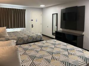 Postel nebo postele na pokoji v ubytování Motel 6 Seguin TX