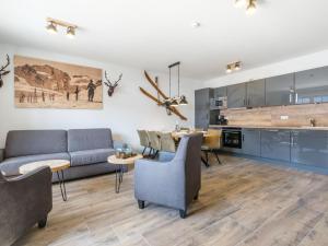 A kitchen or kitchenette at Tauernsuites Sonnblick Top 4