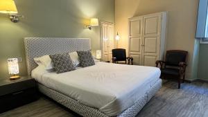 Colomba Hôtel Centre-Ville Historique客房内的一张或多张床位