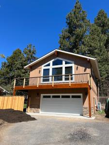 a house with a balcony and a garage at HideAway Chalet in Bend