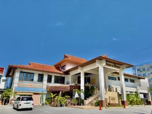 a white car parked in front of a building at Araha Resort Arapana in Chatan