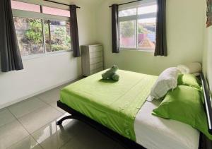 Postel nebo postele na pokoji v ubytování Villa Outuorau + 19 fotografií