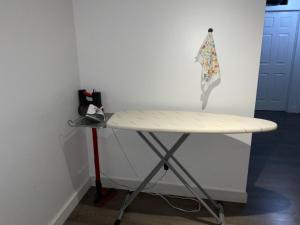 a white table and a chair next to a wall at Lovely Room 4mins from Gatineau-Ottawa Airport in Gatineau +2 photos
