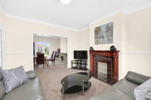 Gallery image of Pass the Keys Olu no.9 - · Stylish 3 bed house with parking in Romford
