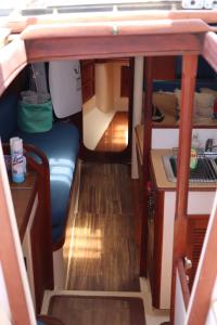 a small room with a staircase in a boat at Duerme en un hermoso Velero dentro de la Marina in La Paz