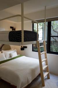 Voodi või voodid majutusasutuse NiHao Café Hotel toas