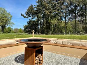 Fotografia z galérie ubytovania Luxe et sérénité : jacuzzi, sauna, piscine chauffée, home-cinéma et plus près du Mans - FR-1-410-396 v destinácii Yvré-lʼÉvêque