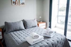 a bed with towels on it in a bedroom at 4) Hermoso departamento cómodo y equipado! in Godoy Cruz