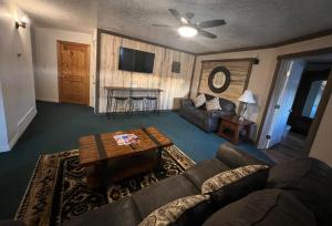 a living room with a couch and a table at THE SNUGGLE INN in Loa