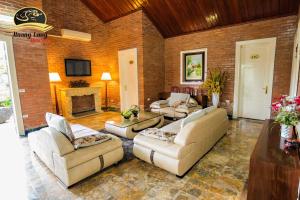 a large living room with couches and a fireplace at Hoàng Long Resort Villa in Xóm Chua Thanh