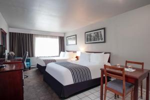 Cama ou camas em um quarto em Sandman Inn Cache Creek
