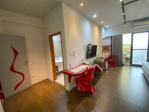 TV a/nebo společenská místnost v ubytování Beauty House Homestay