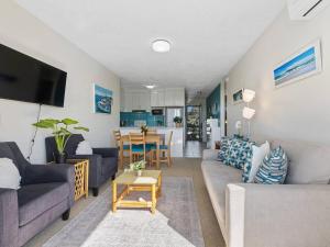 Posezení v ubytování 2 Bedroom Unit with Sea Views at Alexandra Headlands