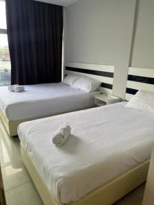 Cama ou camas em um quarto em LEA Guest House