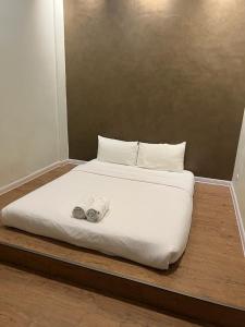 Cama ou camas em um quarto em LEA Guest House