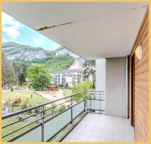 a balcony with a view of the mountains at Chez Pierre / T3 / Etrembieres in Monnetier-Mornex