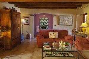 A seating area at Casa Rural Can Coll