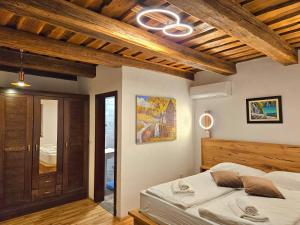 Posteľ alebo postele v izbe v ubytovaní B&B Plitvica Lodge