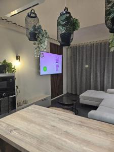 a living room with a tv and a couch at Villa de 4 chambres avec piscine privee sauna et jardin clos a Riom in Riom