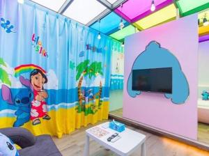 Telewizja i/lub zestaw kina domowego w obiekcie Haoyue Tongxin Family Homestay