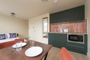 A kitchen or kitchenette at The CoDalston
