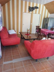 Gallery image of Orchid Island one bedroom Bure in Pacific Harbour +6 photos