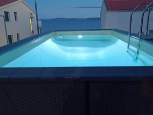 een zwembad in het midden van een huis bij Sea view Holiday Home in Okrug Gornji near Bocici Beach in Trogir