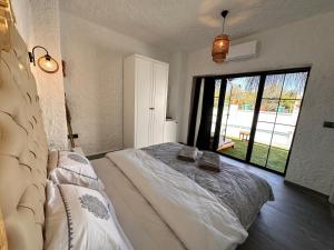 Postel nebo postele na pokoji v ubytování Paradise Hotel Alaçatı