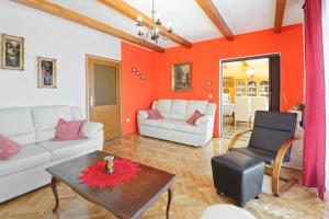 Posezení v ubytování Holiday Home Vlady by Rent Istria