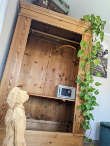 a wooden door with a microwave on top of it at Spechtnest in Naumburg