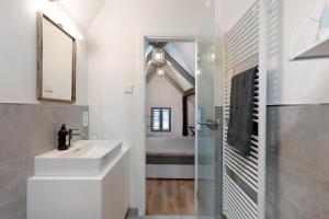 Ένα μπάνιο στο Altes Pfarrhaus - das Kelterhaus +24 φωτογραφίες