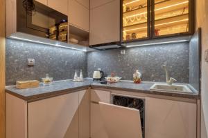 Kuchyň nebo kuchyňský kout v ubytování Apartments Elena + 180 fotografií