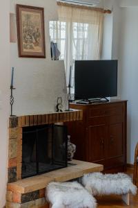 TV a/nebo společenská místnost v ubytování Lemon Tree House