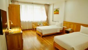 Postel nebo postele na pokoji v ubytování Blue Hanoi Hotel