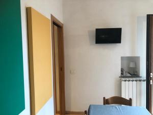 TV a/nebo společenská místnost v ubytování Il Cortile del Contadino