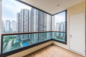 Balkón nebo terasa v ubytování Arcoris Mont Kiara 12# Deluxe 2 Bedroom # Coner with Balcony #1-4Pax