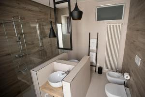 Een badkamer bij Albergo Diffuso Dimora Rossi Suite B&B