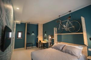 Tempat tidur dalam kamar di Albergo Diffuso Dimora Rossi Suite