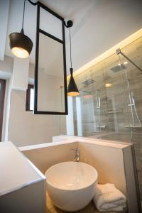 Een badkamer bij Albergo Diffuso Dimora Rossi Suite B&B