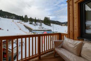 a cabin balcony with a view of a ski slope at Ferienwohnung Klugis in Gosau