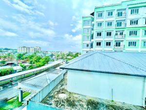 una vista desde el techo de un edificio en Jeff & Ricky Homestay108 @Satria Residence, en Kuching