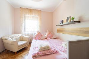 Postel nebo postele na pokoji v ubytování B48 Bigflat - kényelem 130 m2 en