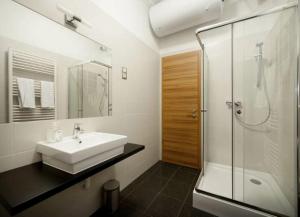 Art Deco Apartment 3 Bedroom, 3 Bathroom, Balcony 1056 Budapest, Szerb utca 17 kép - 2