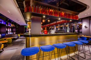 a bar with blue stools in a nightclub at CitiGO Hotel Lujiazui Shanghai in Shanghai