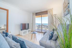 Televízia a/alebo spoločenská miestnosť v ubytovaní Apart-rent Apartment Blaucel 0083