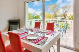 Μπαλκόνι ή βεράντα στο Proche plages et commerces, appartement pour 4