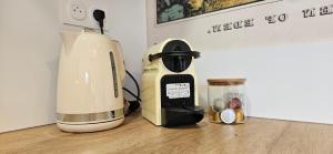 a coffee maker and a blender sitting on a counter at Adam & Eve in Paladru