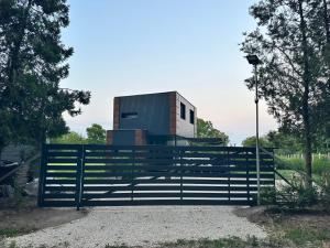 Afbeelding uit fotogalerij van Swan Apartman in Sándorfalva